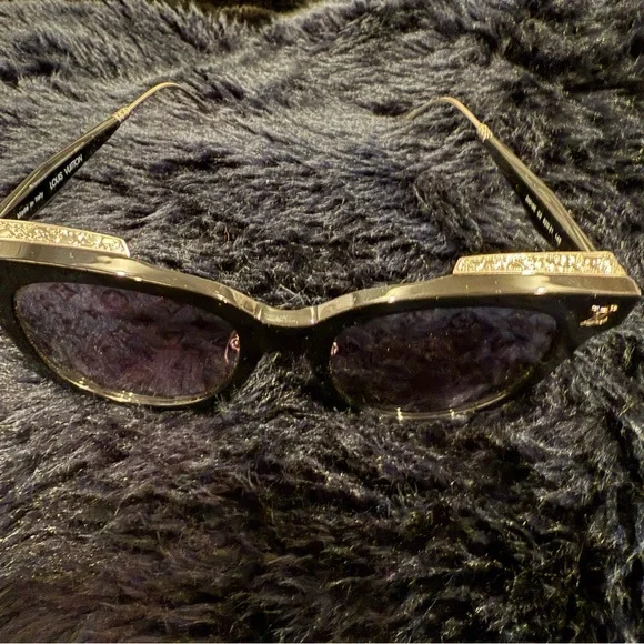 Louis Vuitton Black and Gray Monogram Sunglasses - Picture 4 of 5